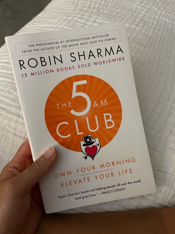 The 5 AM Club by Robin Sharma