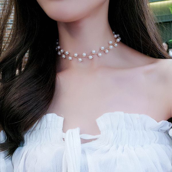 elegant pearl choker 😊