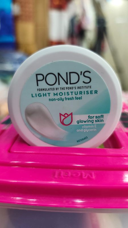 Pond's Light Moisturiser