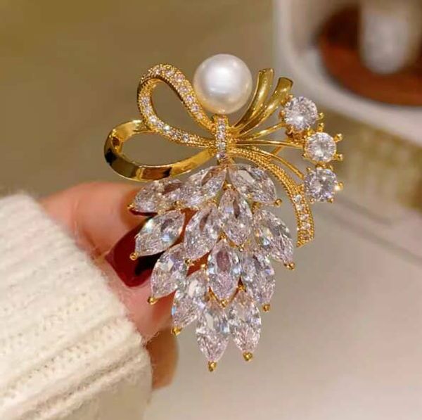 Elegant Flower Brooch Collections