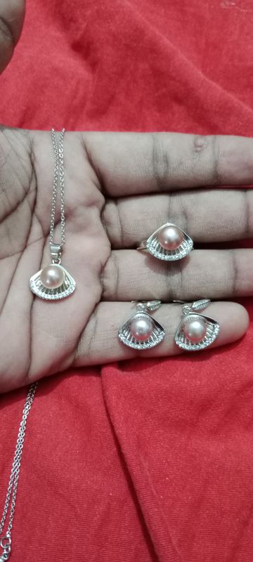 Pearl Pendent set