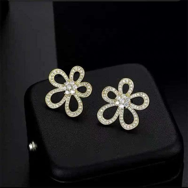 Twinkle Petal Earrings