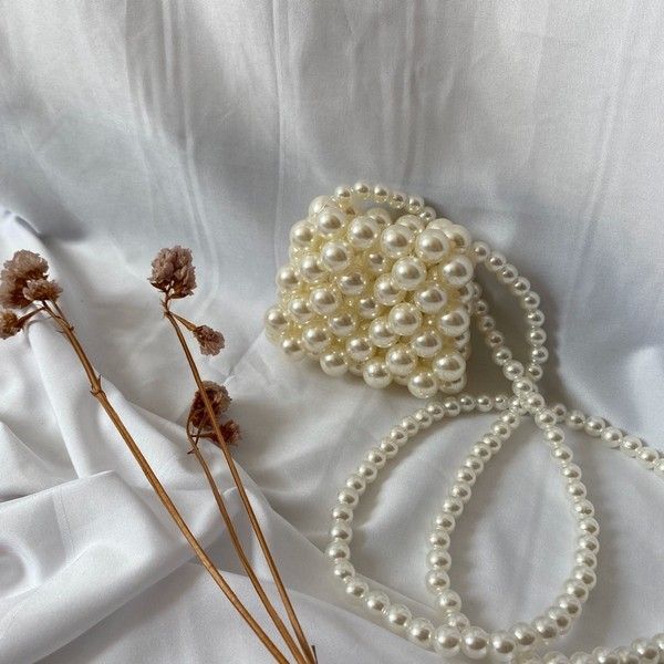 Mini pearl party bag