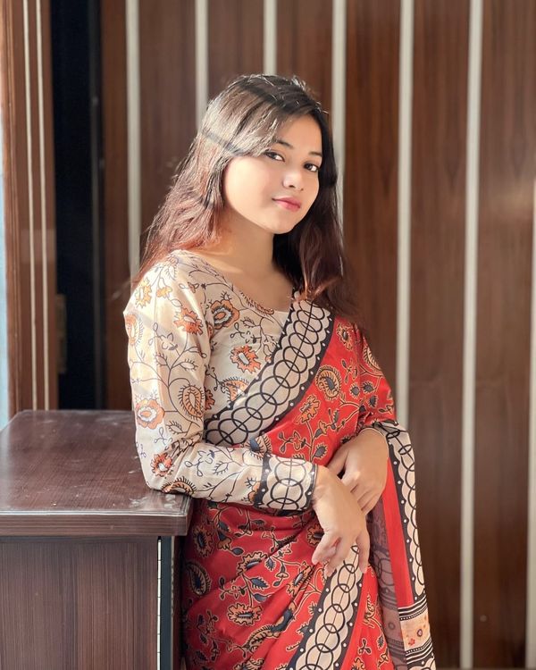 Arpita Bloom – Viral Digital Silk Sharee with Blouse Piece