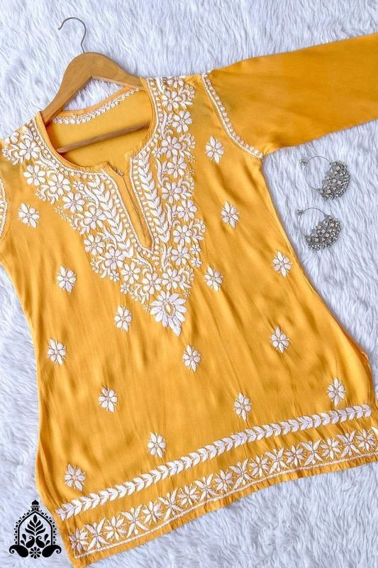 সুইং এমব্রয়ডারি টপস