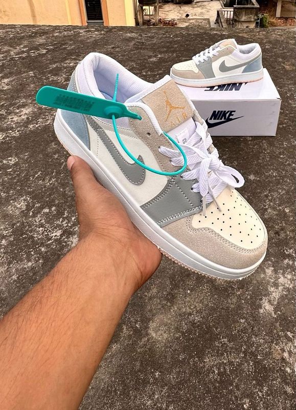 Sneakers Model Name! – Aj 1 low Gray blu