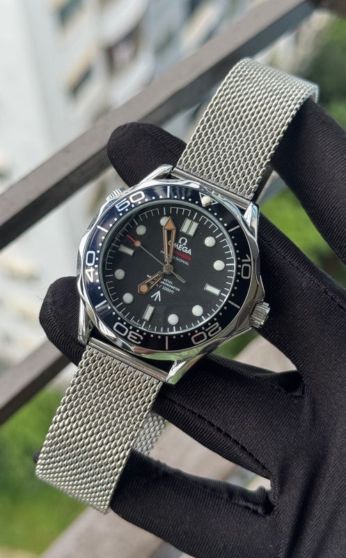 Omega 007 black dial
