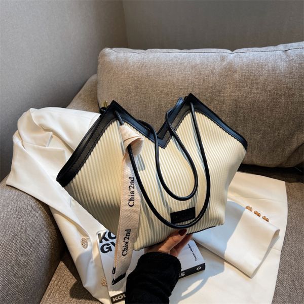 ladies Class Tote Handbag