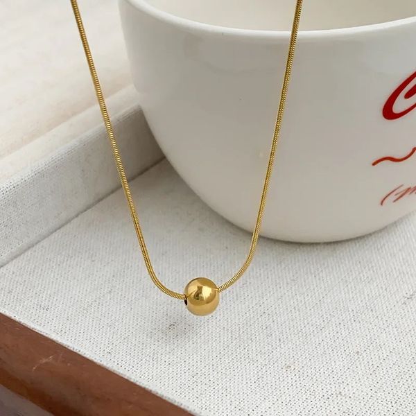 Small ball neckpiece