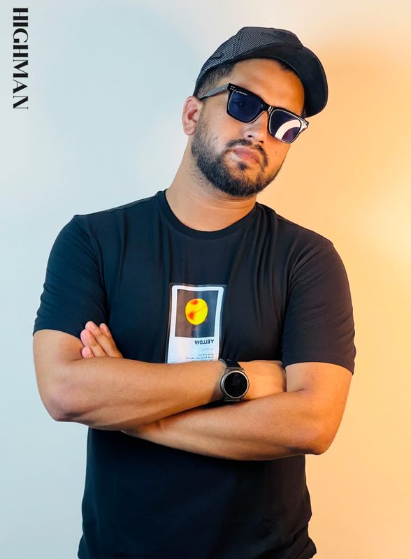 Premium Basic T-Shirt Black(yellow)