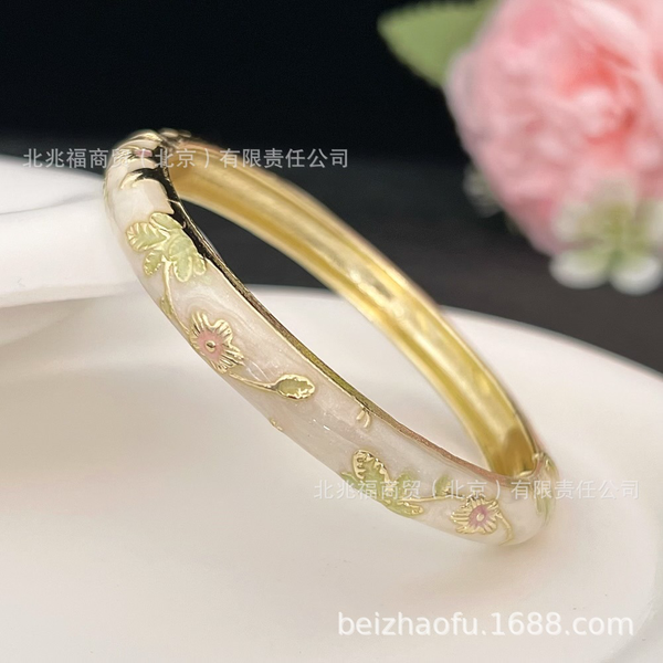 Off-white Flower Bangle