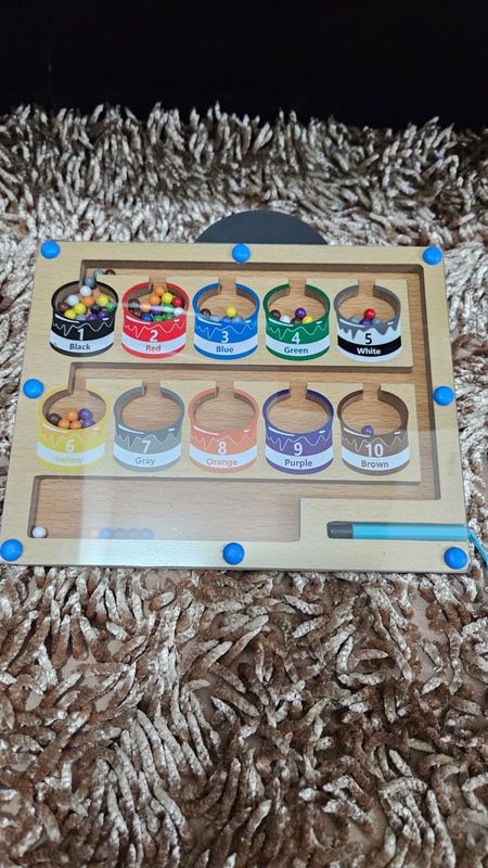 Megnetic colour founding intelligence toy