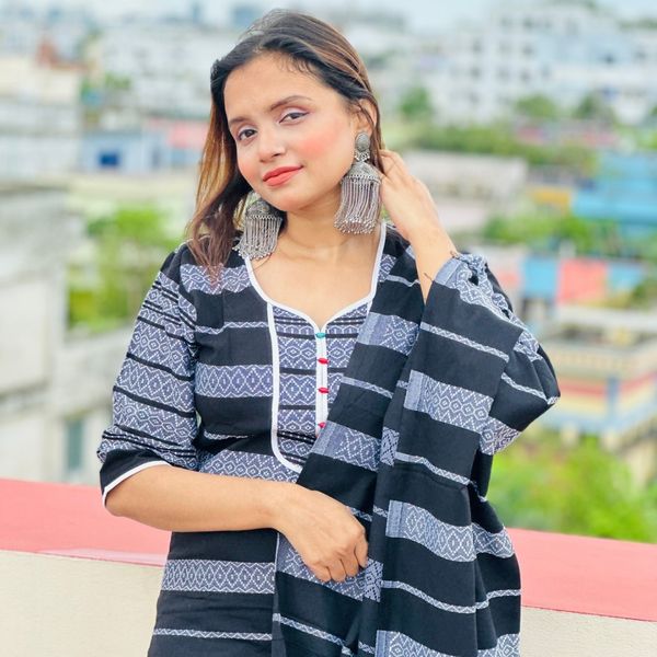 মনিপুরি থ্রিপিস।