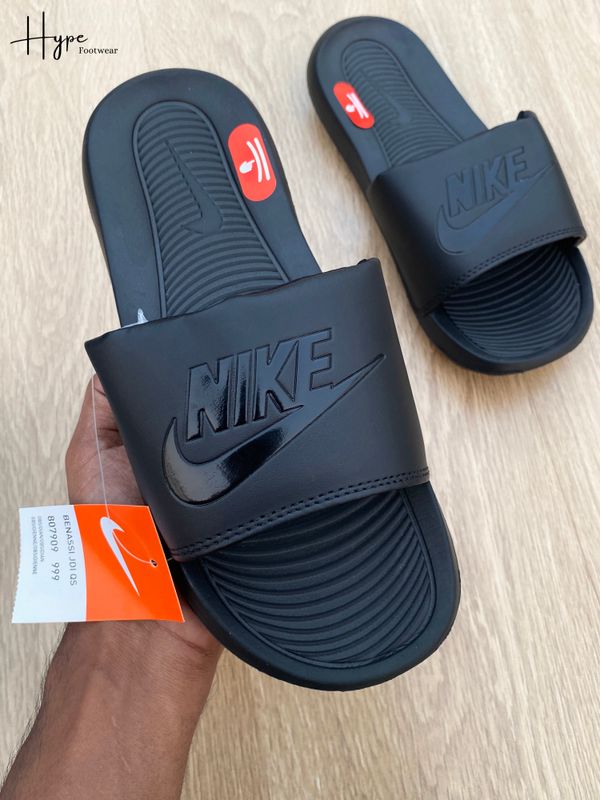 Nike Victori One in Full Black