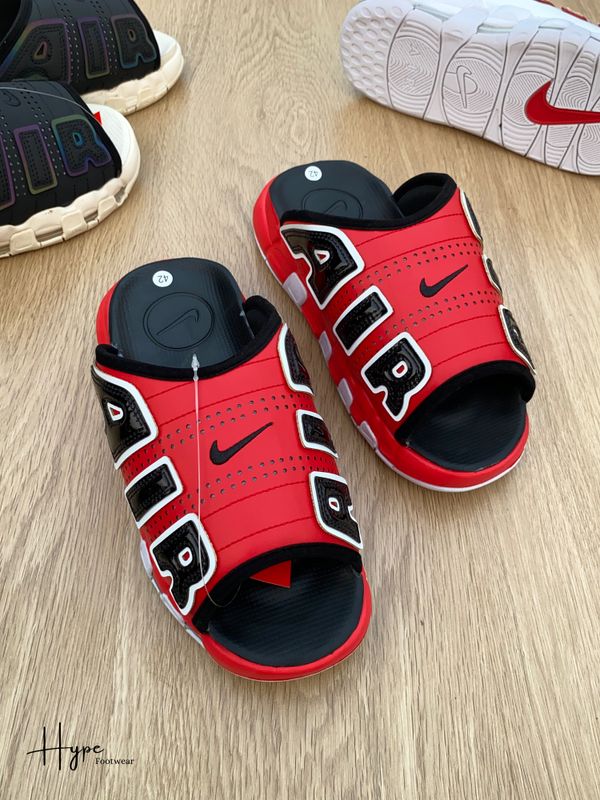 Nike Air More Uptempo in Red