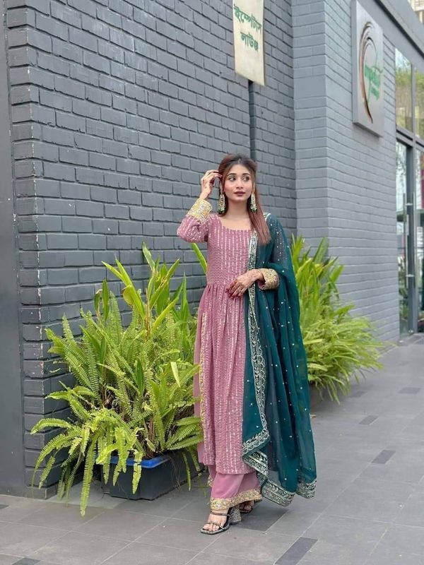 নায়রা কার্ট থ্রি পিস