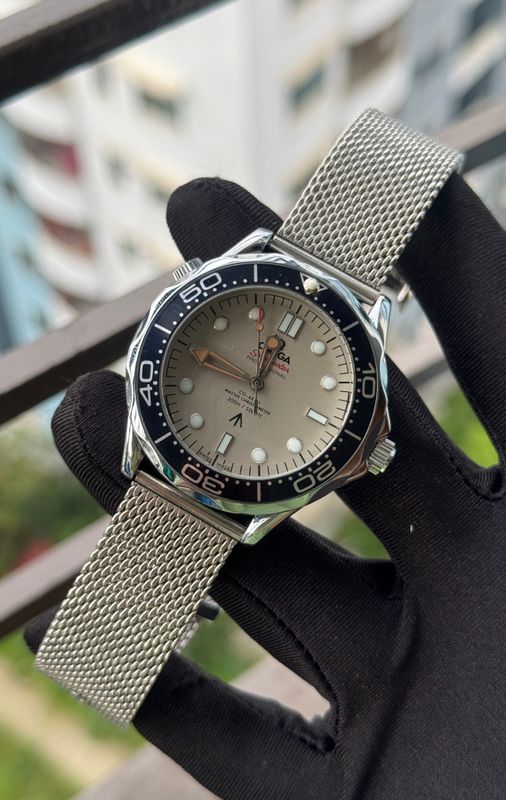 Omega 007 white dial