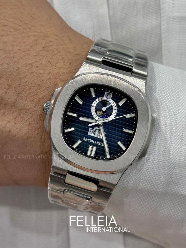 Patek Philippe Nautilus Annual Calendar Moon phase with the new blue index dial