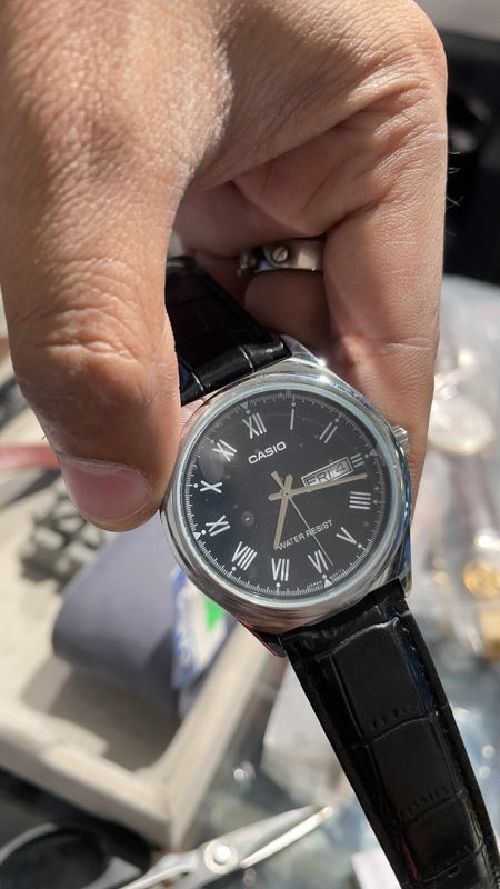 Casio MTP-V006L-1B analog men's watch black dial