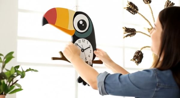 bdbitan toucan wall clock