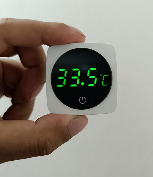 Digital thermometer ( yee brand)