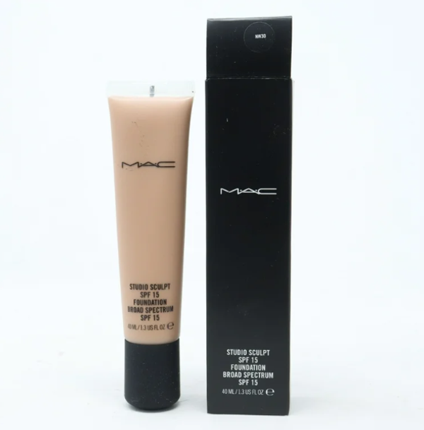MAC Studio Sculpt SPF 15 Foundation – NW30 (MAC8)