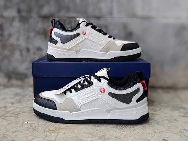 Black Casual Sneakers