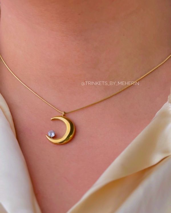 Half moon stone neckpiece (BESTSELLER)