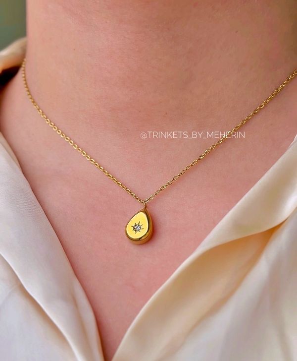 Gold waterdrop charm neckpiece