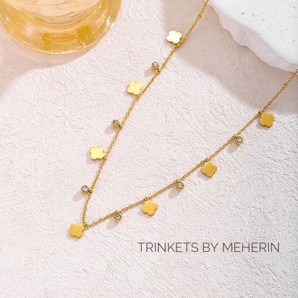 Charm neckpiece -clover