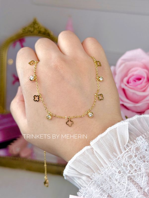 Charm neckpiece 001
