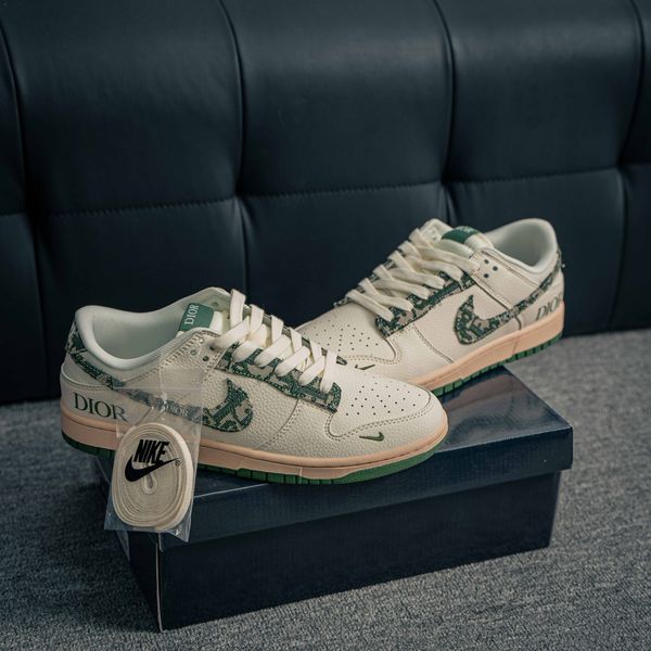 Nike SB Dunk Low x Dior (1:1)