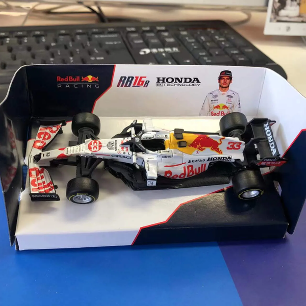 1:43 Scale Red Bull Turkish Station (without helmet) Diecast Allpu