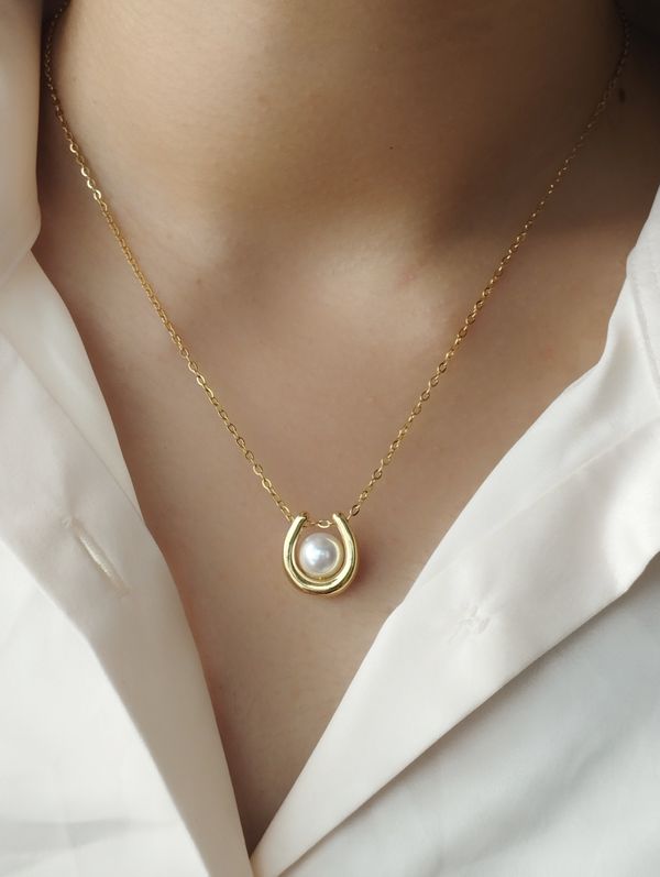 Mabel pendant necklace