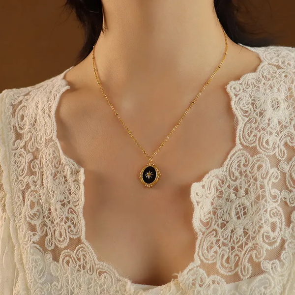 North pendant necklace