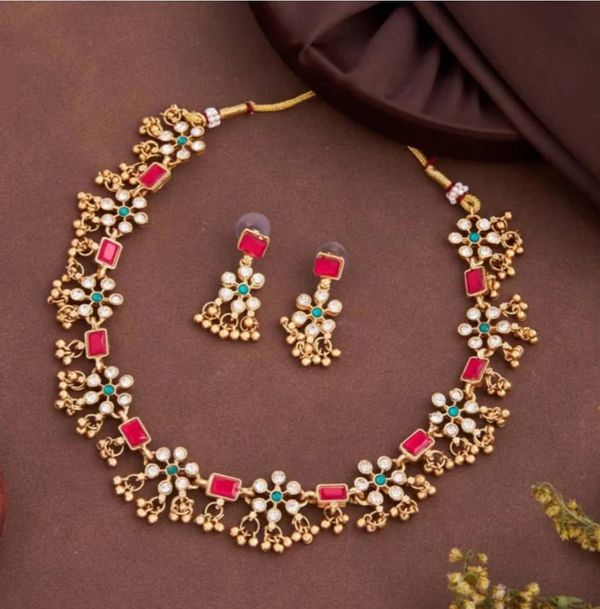 Flower stone necklace