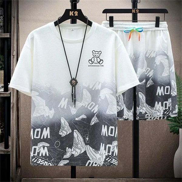 unique t-shirt and pant combo