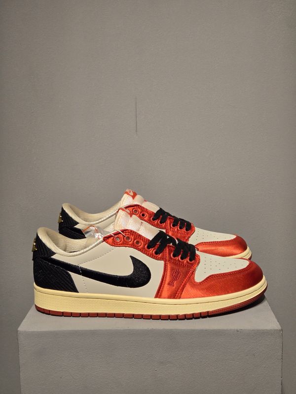 Jordan 1 low trophy room