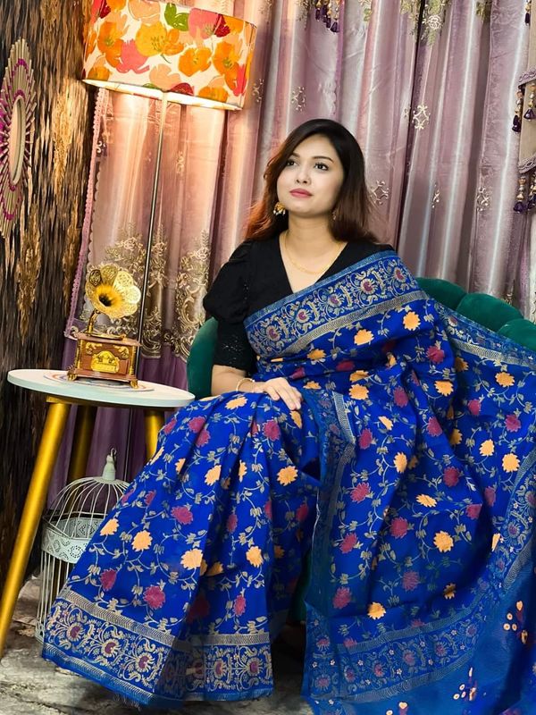 হাফ সিল্কে স্ক্রিন প্রিন্ট কাজ করা শাড়ি
