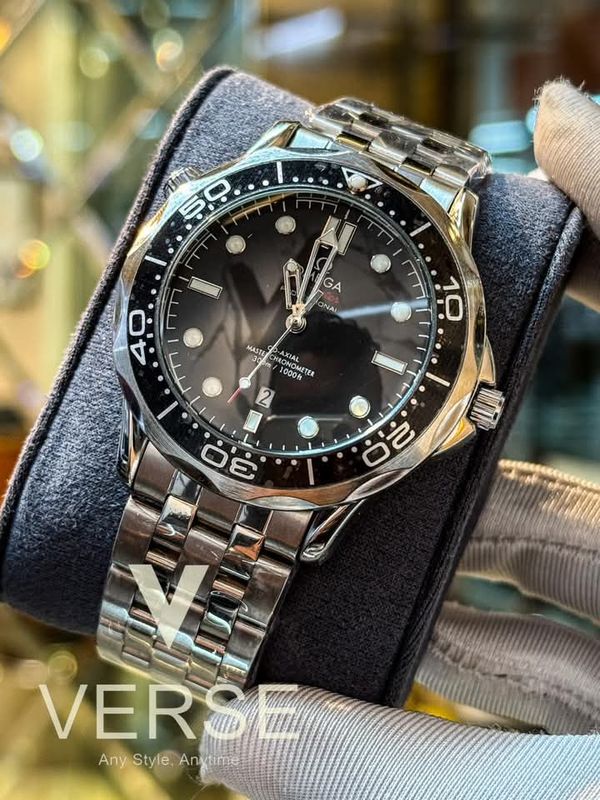 omega speedmaster chain black dial