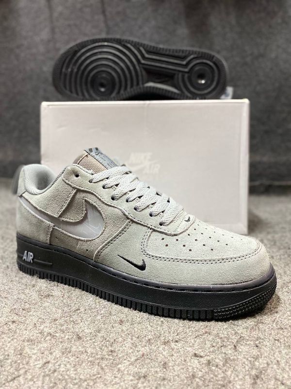 Nike Air Force 1 '07 LV8