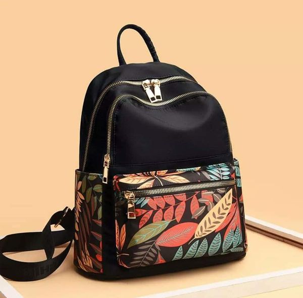 Carry and travel bag for girls