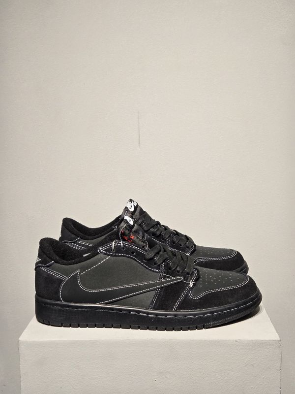 Travis Scott low black phantom