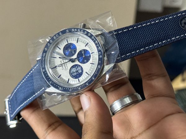 OMEGA SPEEDMASTER SNOOPY EDITION