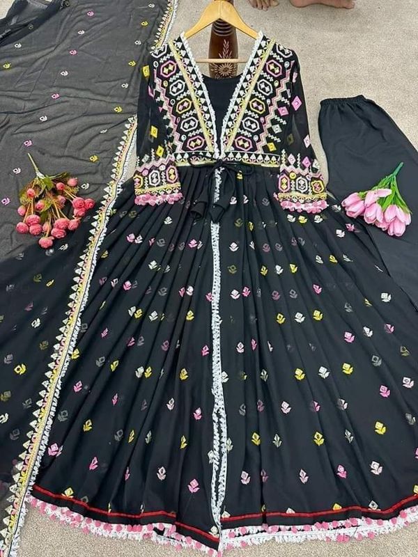 ইন্ডিয়ান গুজরাটি গাউন ফোর পিস
