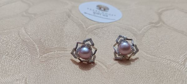 Exclusive Pearl Ear Ring
