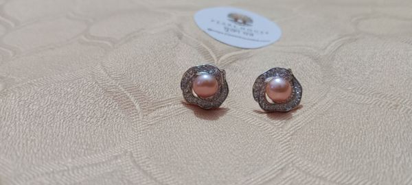 Exclusive Pearl Ear Ring