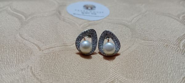 Exclusive Pearl Ear Ring