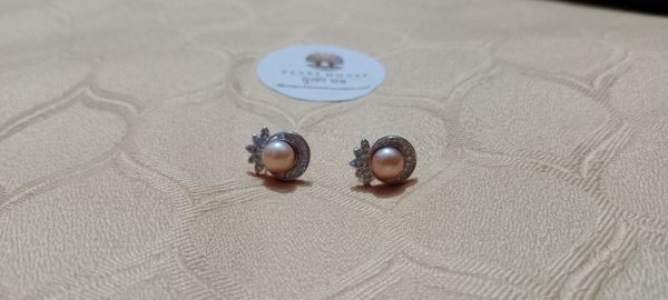 Exclusive Pearl Ear Ring