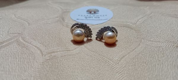 Exclusive Pearl Ear Ring